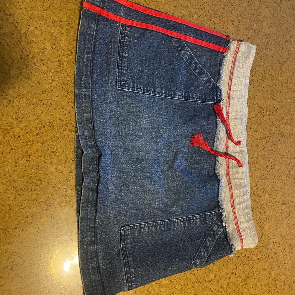 Sporty mini jean skirt
